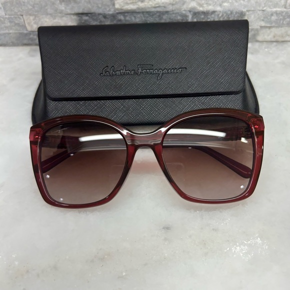 Salvatore Ferragamo Sunglasses NEW - Picture 3 of 10